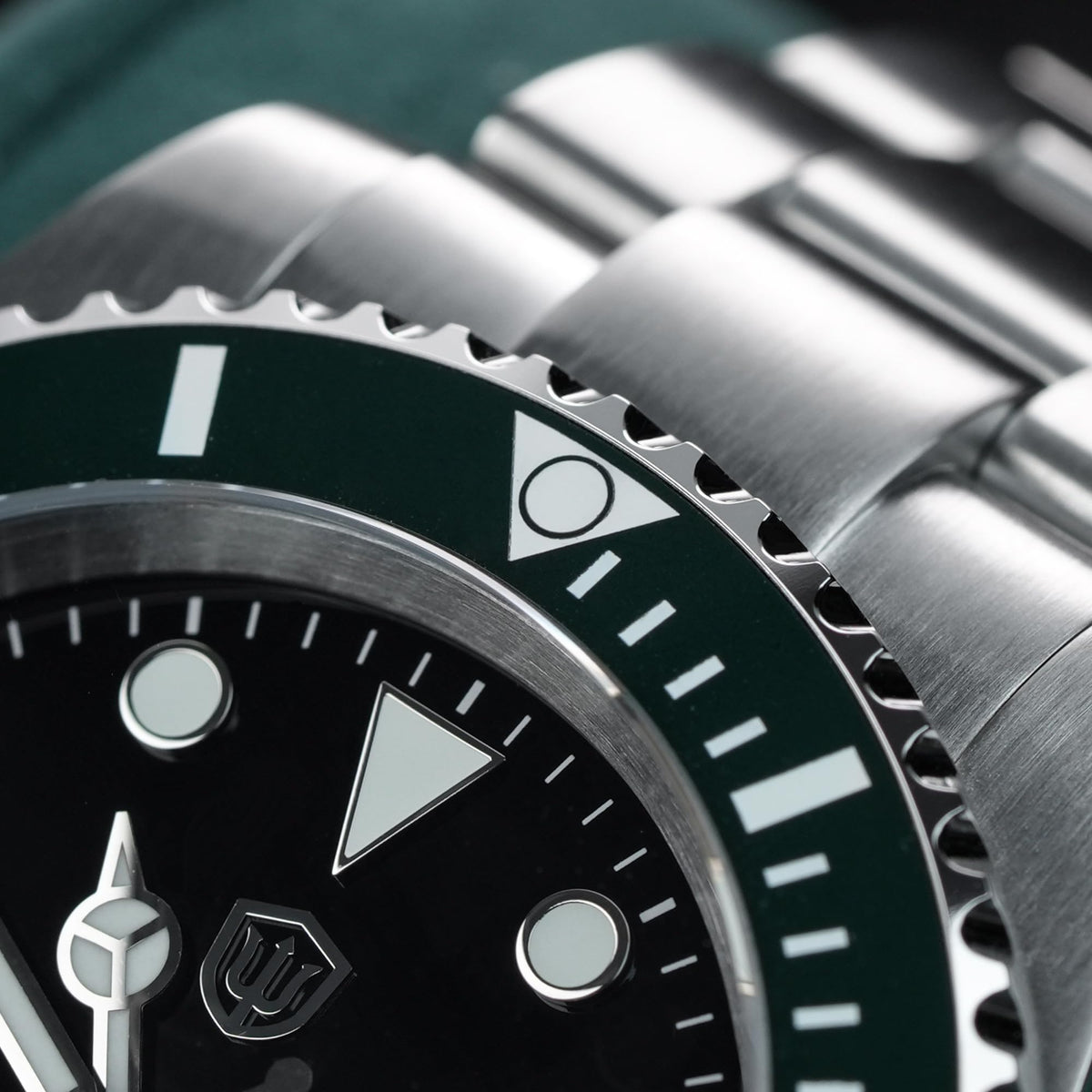 40mm Sapphire Crystal 200m Waterproof Quartz Diver Watch A979